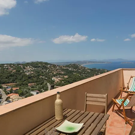 2 Bedroom In Center. Sea Views, Terrace And Pool 아파트 베구르