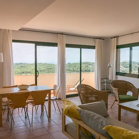Appartement 2 Bedroom In Center. Sea Views, Terrace&pool